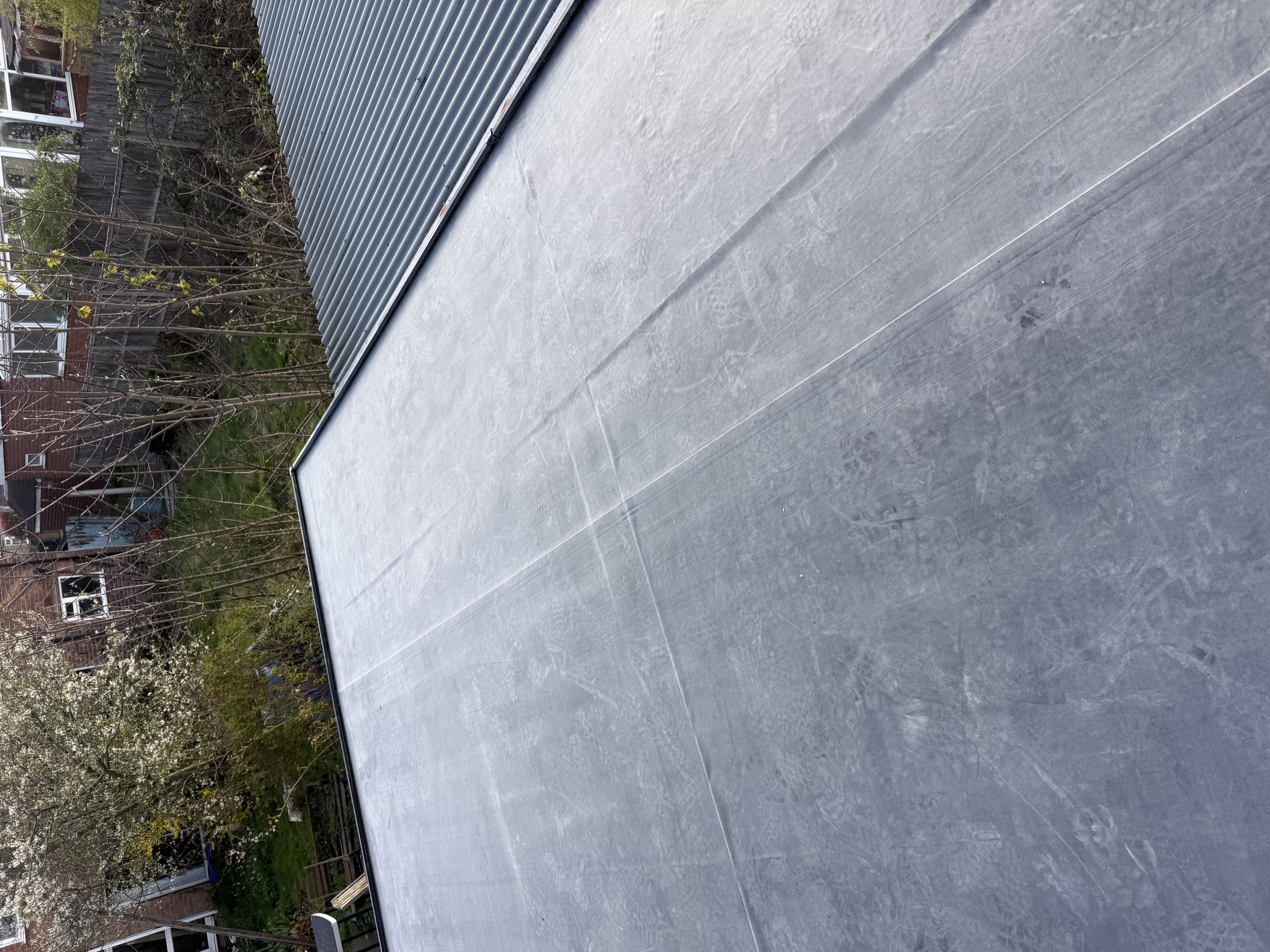 Flat roof section joined into a pitched slate roof